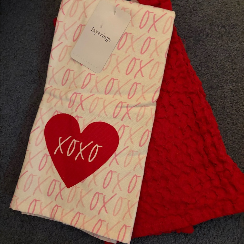 NEW Layerings XOXO Heart Towel Set